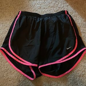Nike shorts size M